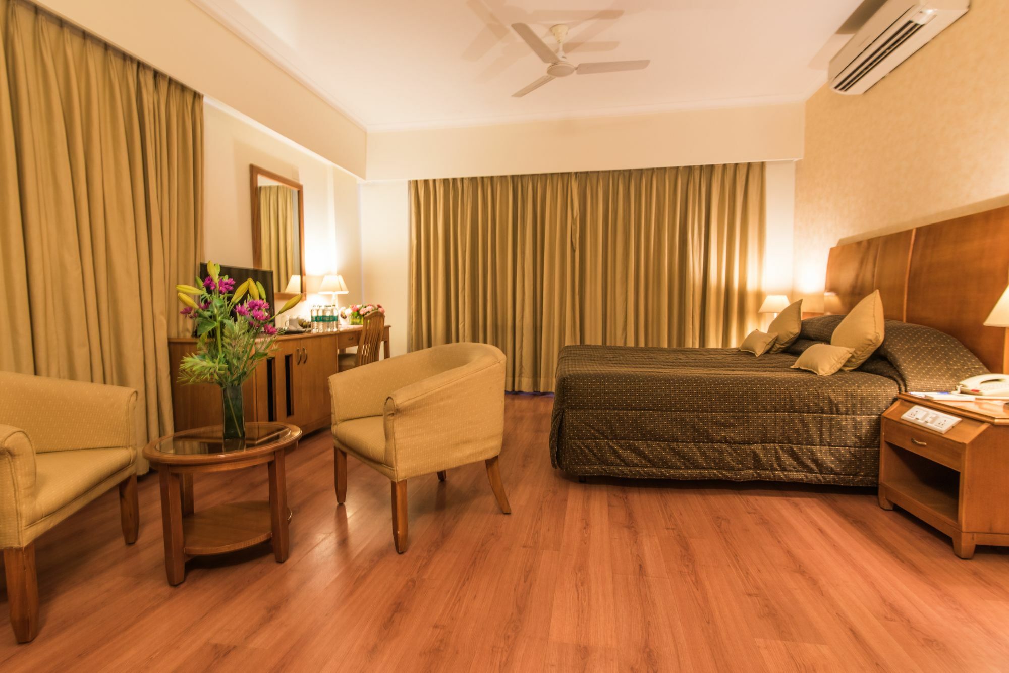 Sai Vishram Business Hotel Kammasandra Exteriér fotografie